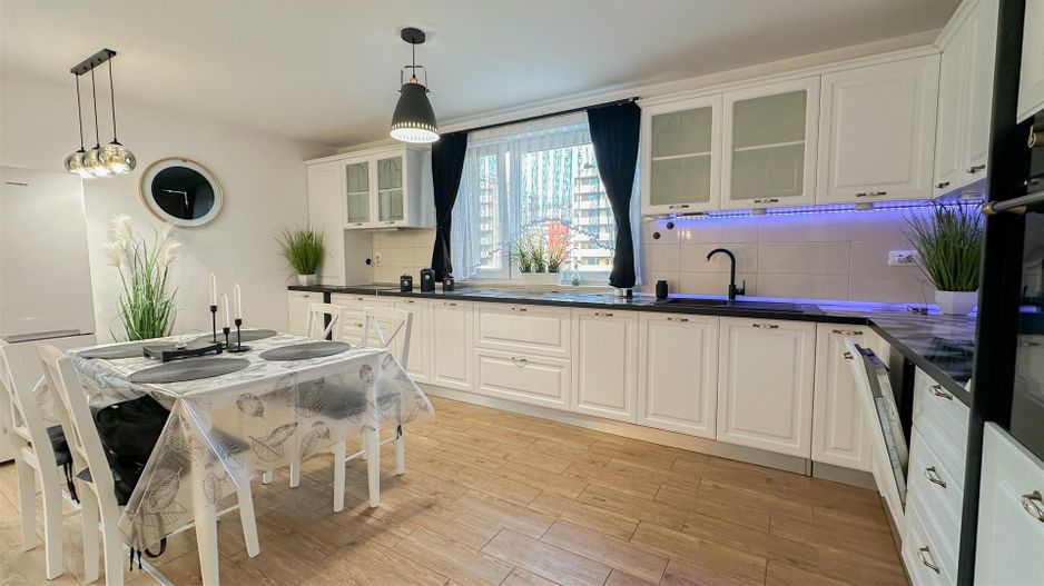 Apartament superb 2 camere + parcare Urban Coresi - Poză 13