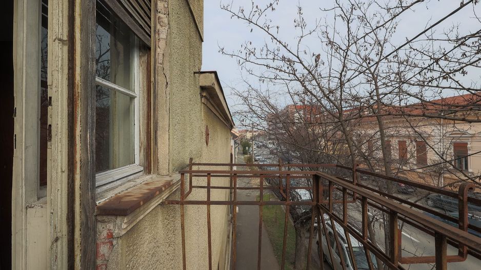 VILĂ INTERBELICĂ CU TEREN GENEROS ȘI SPAȚIU COMERCIAL . VÂRFUL CU DOR - Poză 9