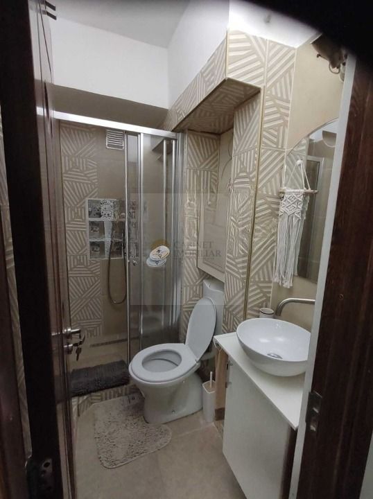 Piata Romana metrou - vedere catre bulevard - Poză 6