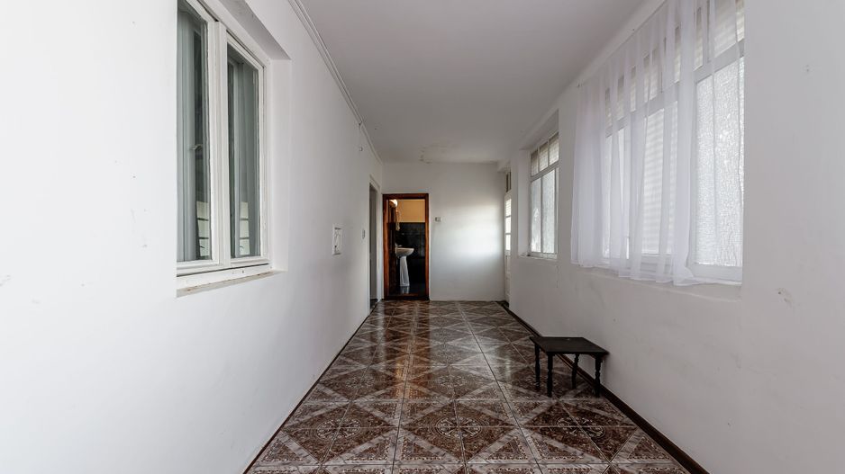 VÂNDUT! Casă cu teren generos de 1680mp pe dealul Șiriei! - Poză 6