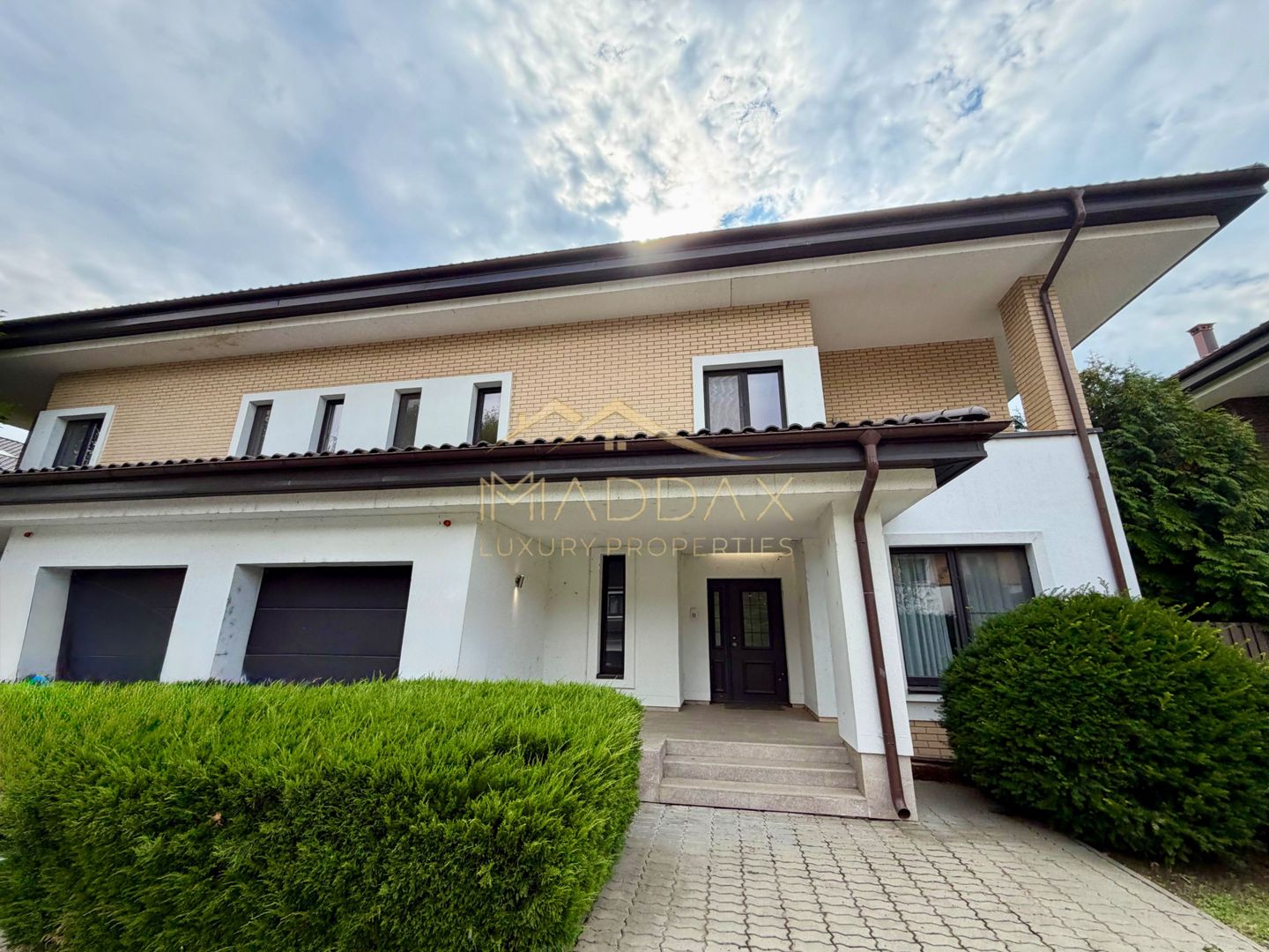 Vila cu 9 camere *900 teren* & piscina privata // Pipera - Poză 2