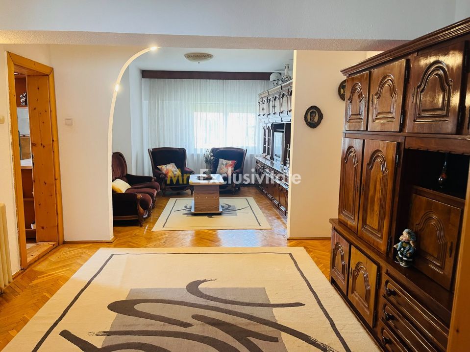 Apartament ultracentral, 3 camere, cu priveliste impresionanta, langa Mercur - Poză 2