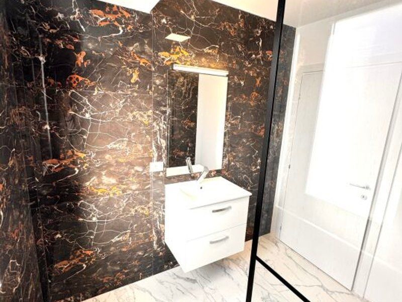 Vila cu bucatarie inclusa -otopeni central - Poză 21