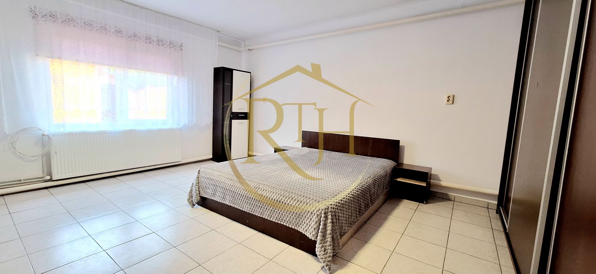 Oferim spre inchiriere casa spatioasa cu 2 camere, Zona Soarelui,cartier privat - Poză 1