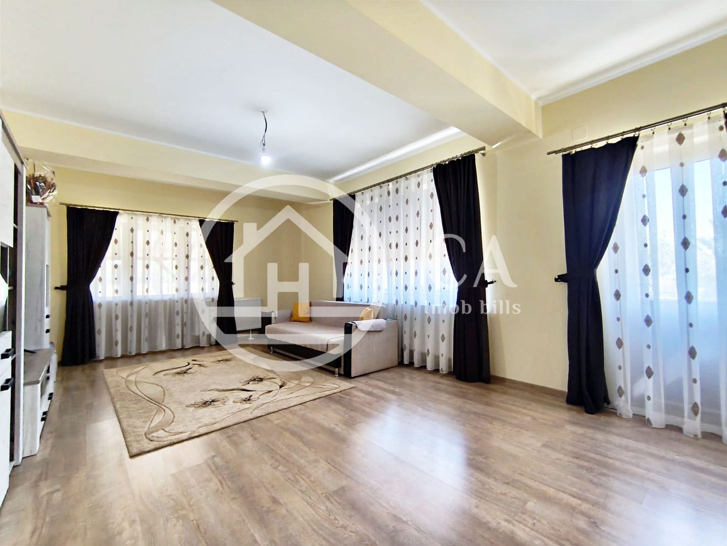 Casă de vânzare cu 4 camere în Cihei, Bihor - Poză 1