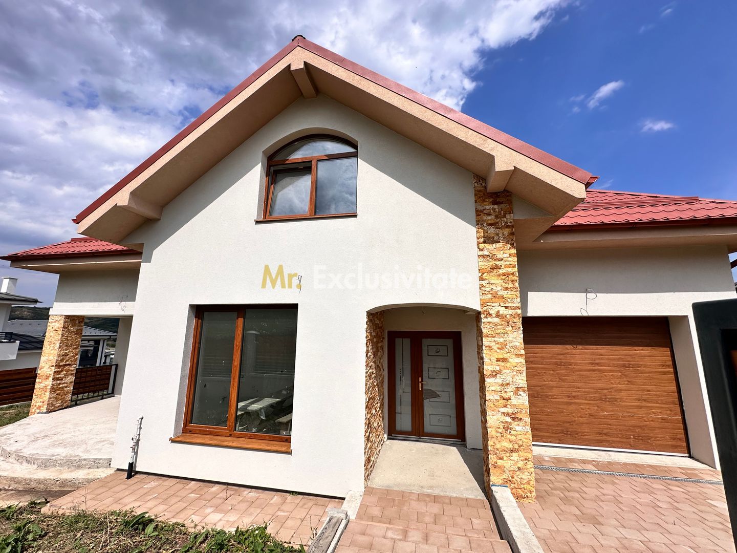 Casa individuala-4 dormitoare,225 mp utili,garaj-Chinteni - Poză 1