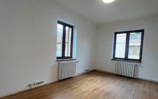 Casă individuală cu teren generos de 1.000 mp - Poză 5