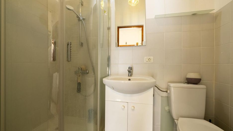 Imobil doua camere in casa+spatiu comercial+teren 270 mp  cu CF separat - Poză 20