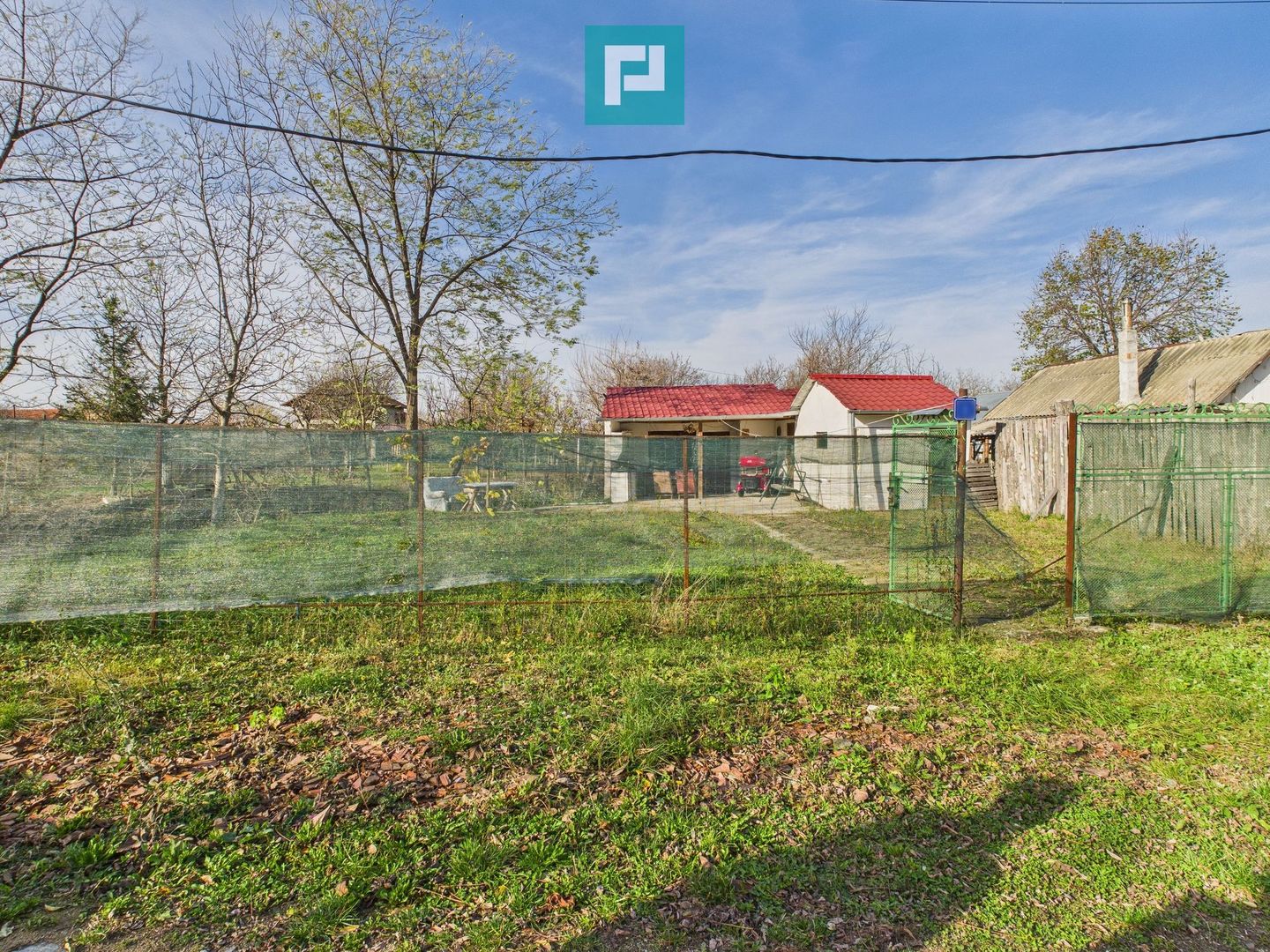 Casuță cu priveliște panoramică spre Cetatea Șiria - Poză 18