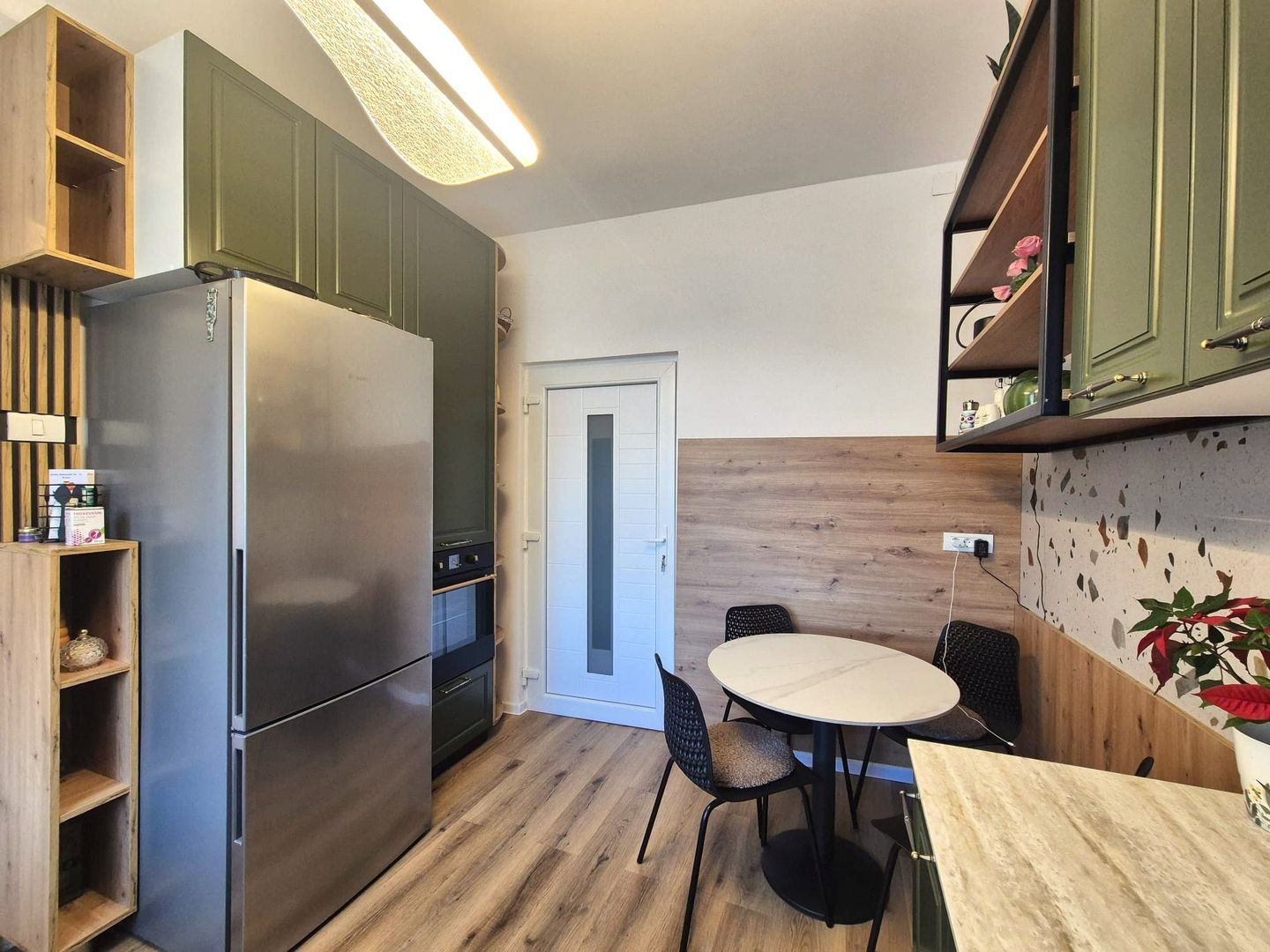 Piața de Miercuri, casă singură în curte, renovată 2025 - Poză 13