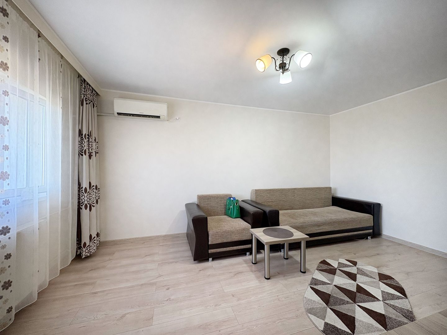 Garsonieră decomandata Titan – 1 Decembrie 1918, renovată, mobilata - Poză 4