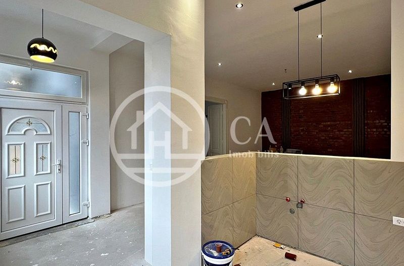 Apartament 3 camere de vânzare la curte comuna în zona Ultracentrală - Poză 3
