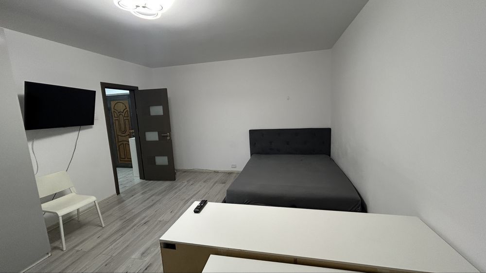 Închiriez garsonieră modernă, Mall Vitan, spațioasă, decomandată - Poză 2