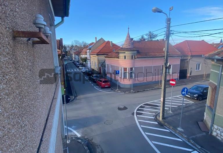 Apartament la casa situat in zona centrala - Poză 3