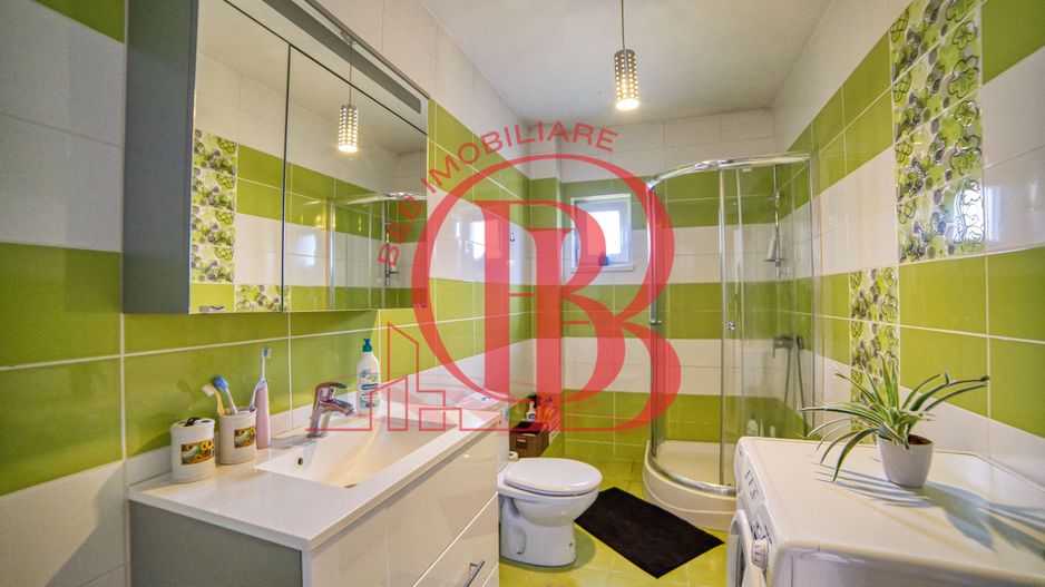 Casa complet mobilata 5 camere 3 bai curte generoasa - Poză 28