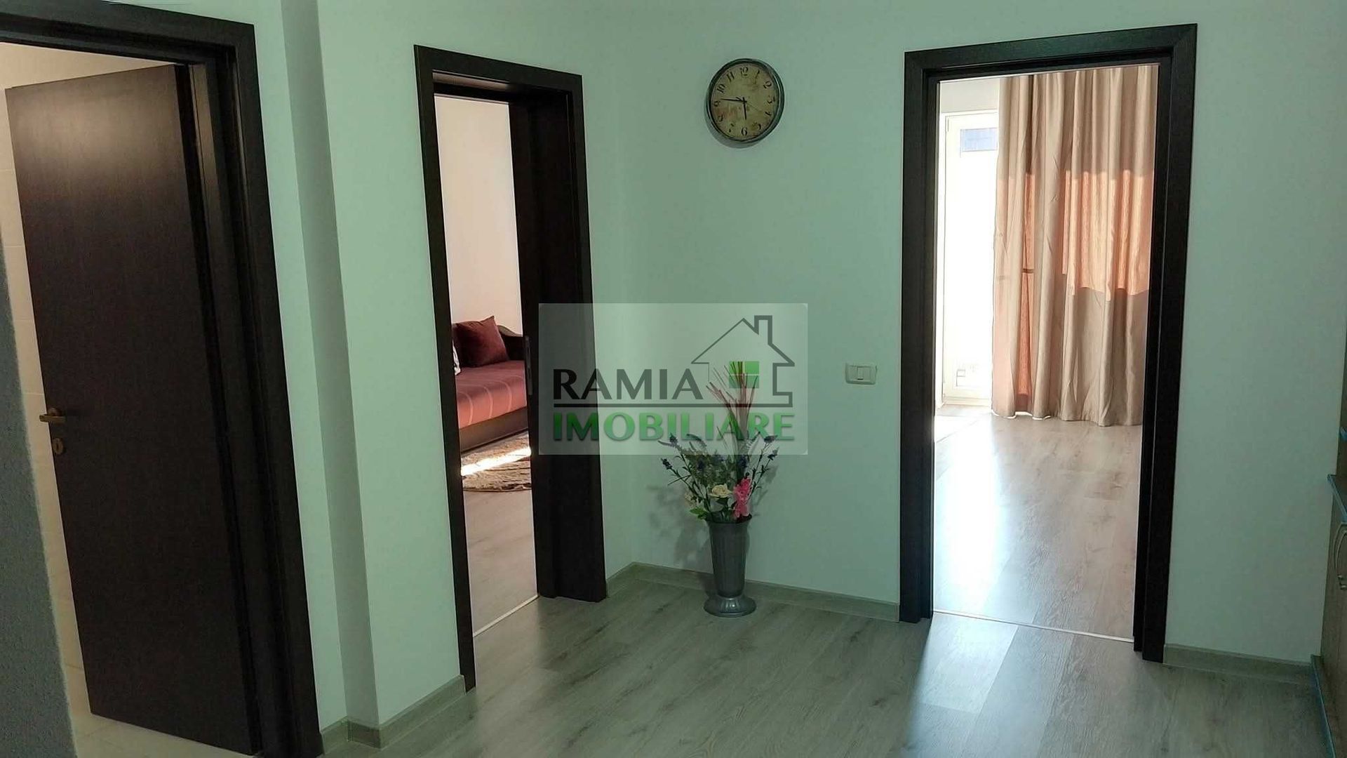Studio decomandat, 51 mp, balcon 7 m, mobilat și utilat - Poză 3