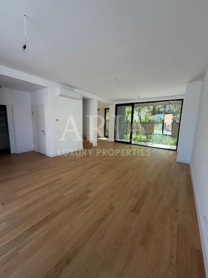 VILA MODERNA IN COMPLEX PRIVAT - Poză 3
