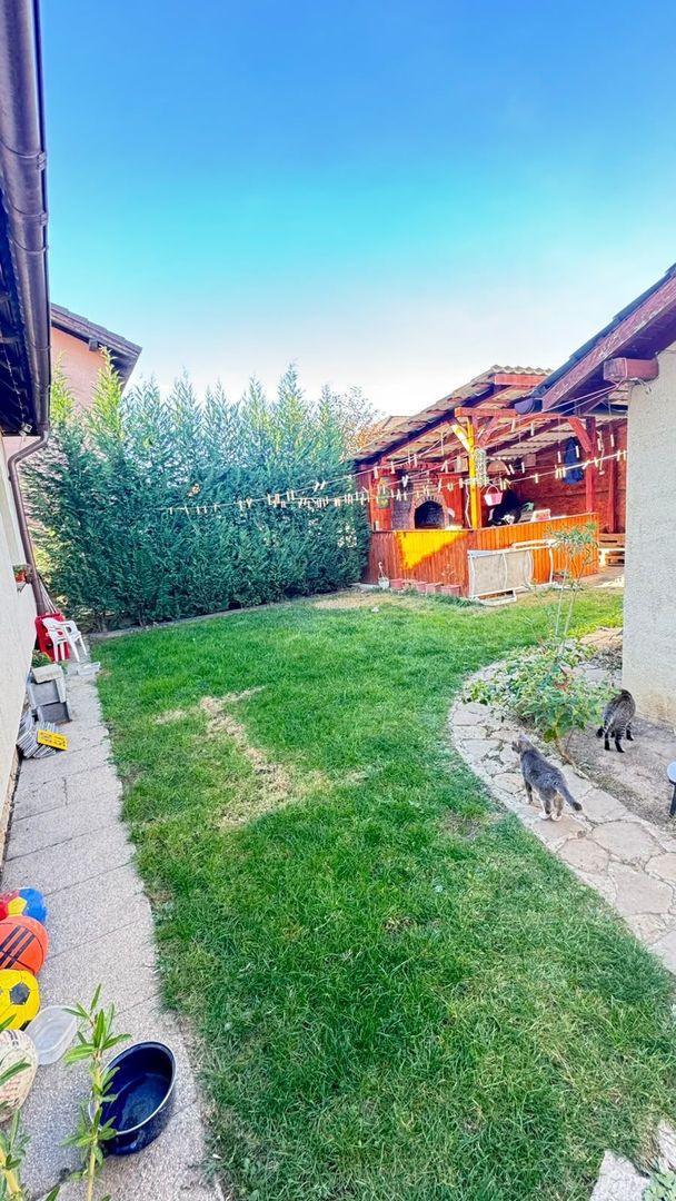 🏡 CASĂ DE VÂNZARE ÎNTR-O ZONĂ BUNĂ – CONFORT, SPAȚIU ȘI POSIBILITATE - Poză 12