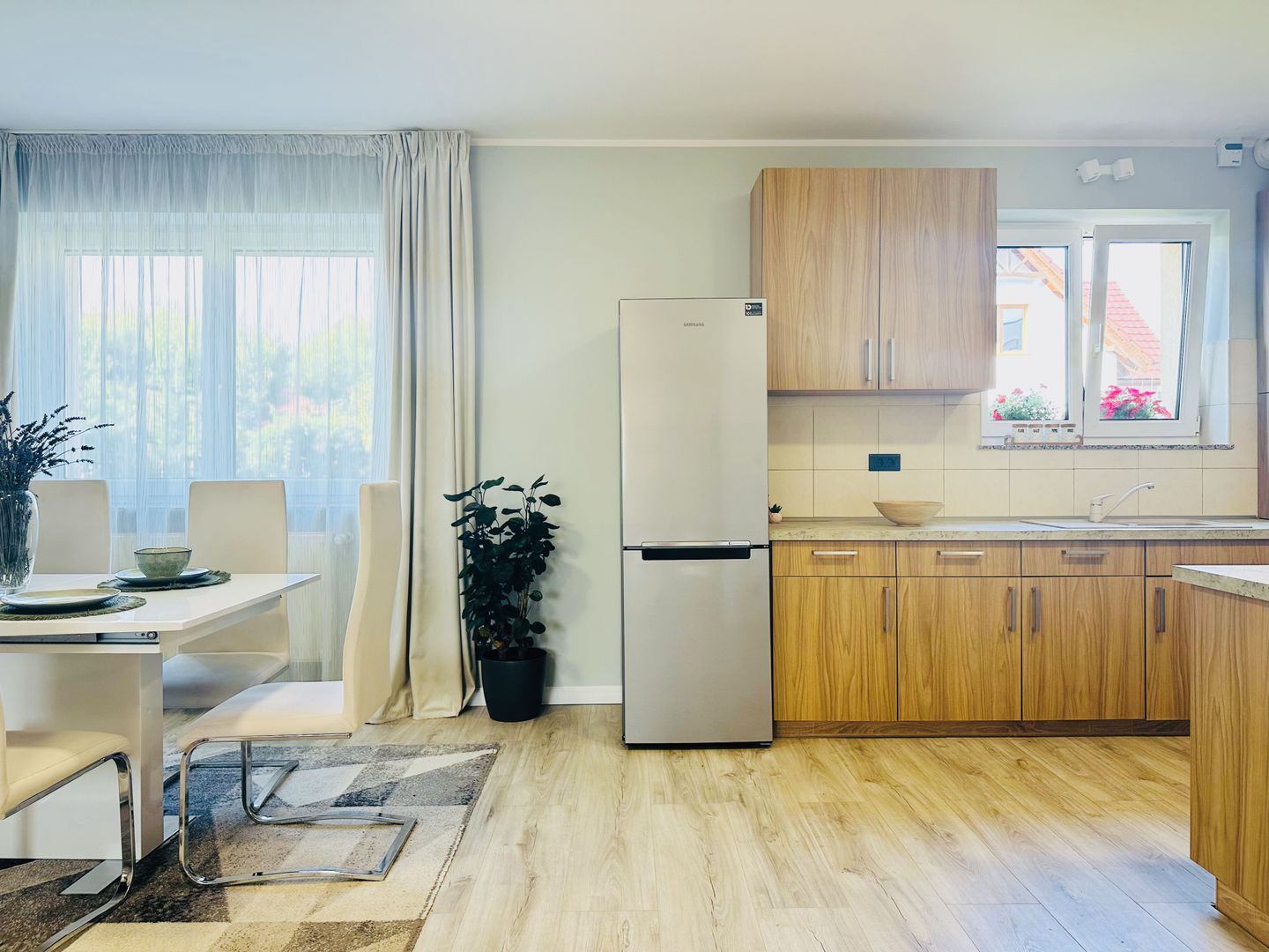 INCHIRIATA - Casa individuala cu 4 dormitoare, 184 mp | Garaj & Gradina | Fropin - Poză 2