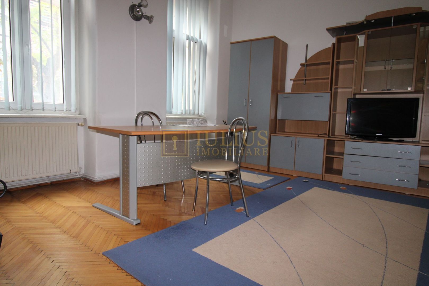 ideal pentru studenti sau o familie, cladire istorica, centrala proprie - Poză 2