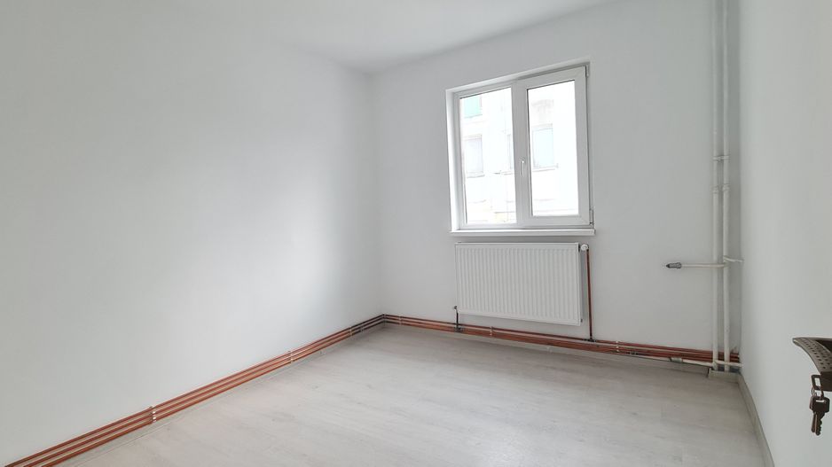 Apartament 2 camere Tractorul - Poză 4