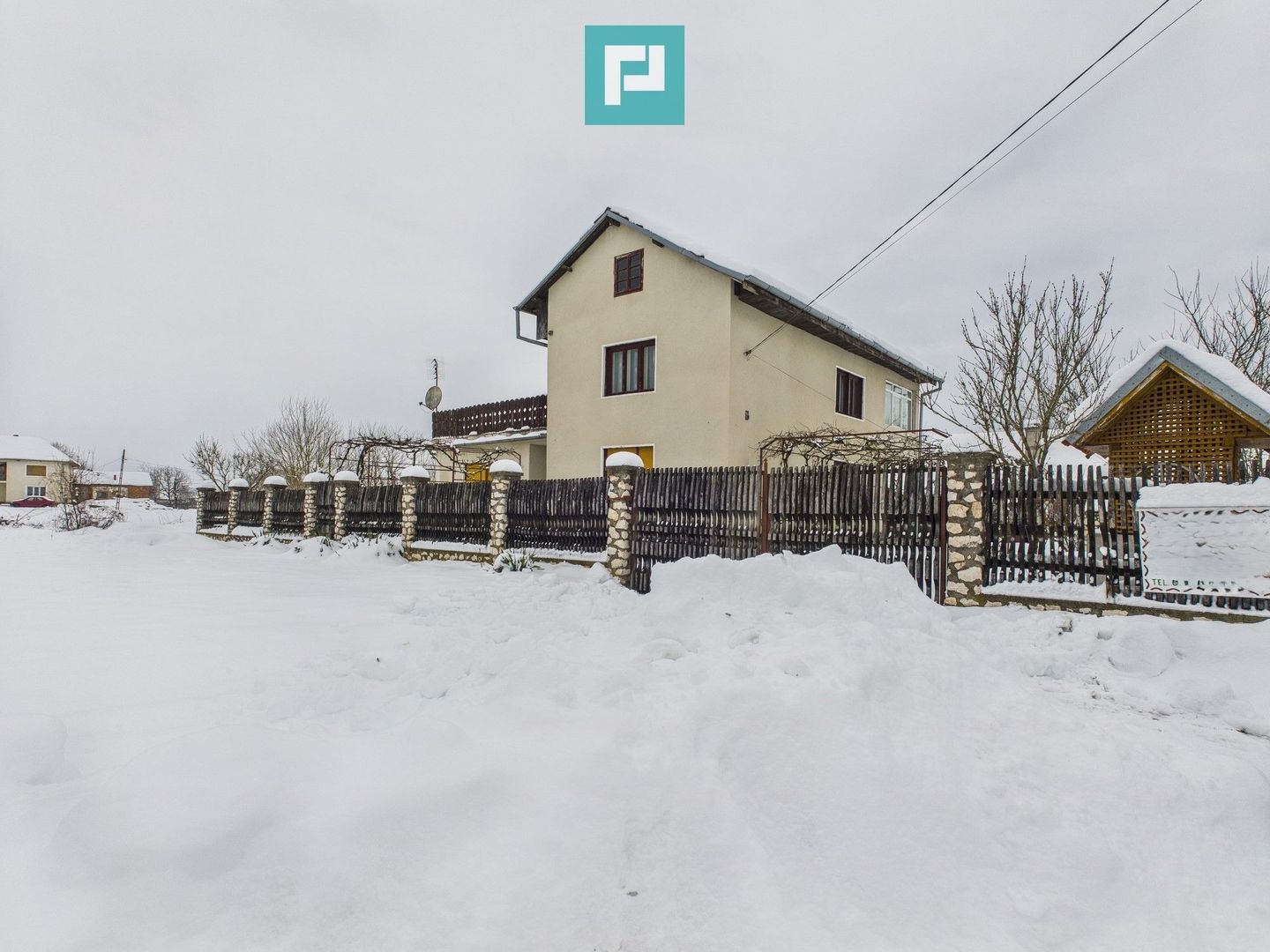 Casă cu etaj Căpâlnaş - Poză 2