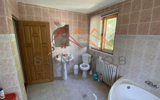 Vila de vanzare, teren 3100 mp, 7 camere, 6 grupuri sanitare, 3 CT, an 1997 - Poză 22