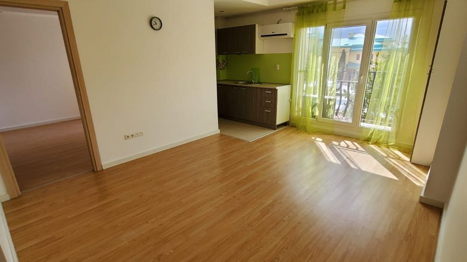 3 CAMERE IN COSMOPOLIS - Poză 4