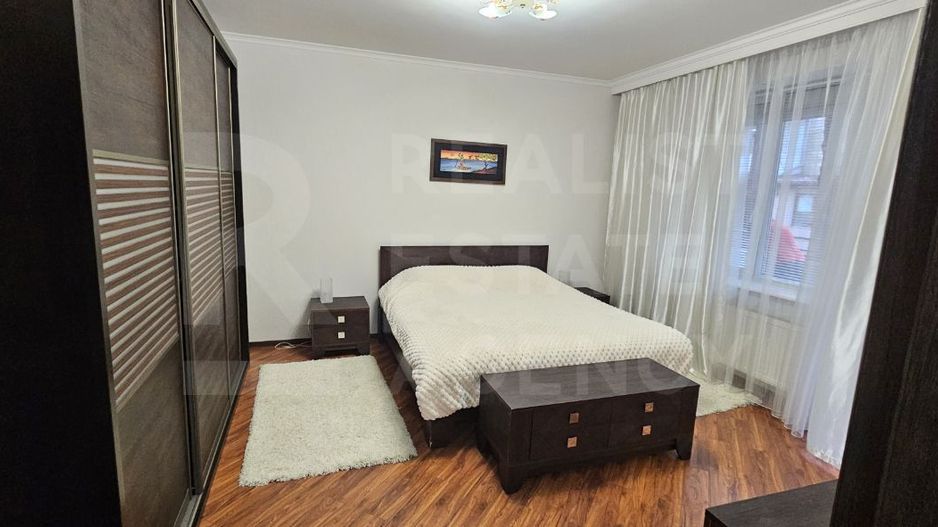 Chirie apartament, 3 camere, str. București, Centru - Poză 2