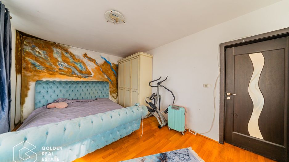 Casa spatioasa cu piscina si teren generos in Bujac - Poză 9