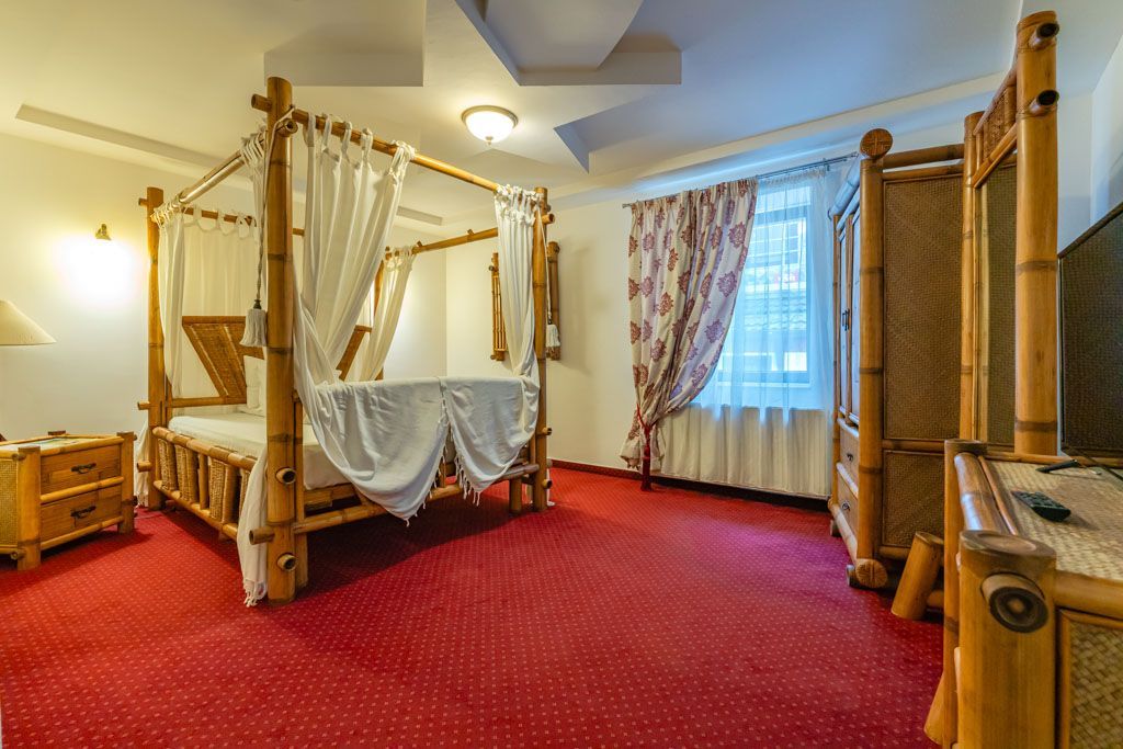 Pensiune Rosenau de vânzare - Afacere la cheie lângă Cetatea Râșnov - Poză 17