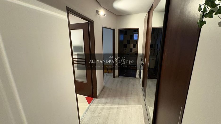 Apartament 2 camere decomandate, etaj intermediar, balcon, parcare - Poză 4