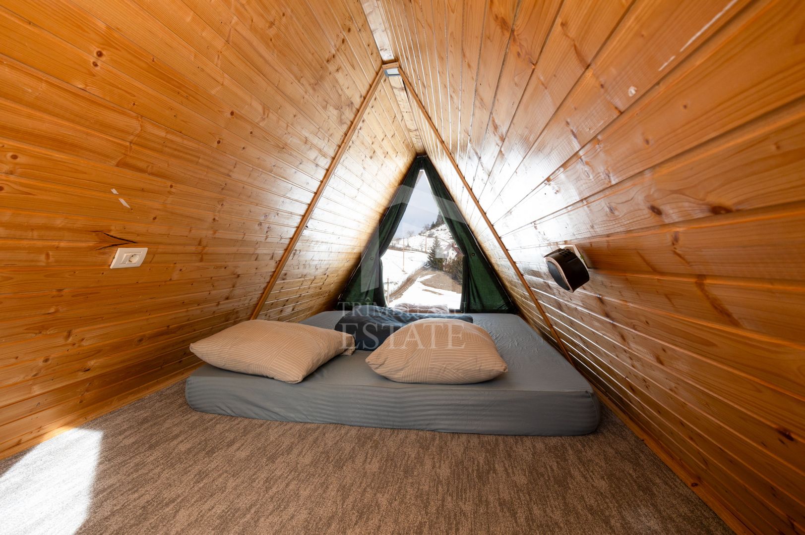 Fundata | Teren de vanzare | 7,656 mp + Cabane tip A Frame - Poză 12