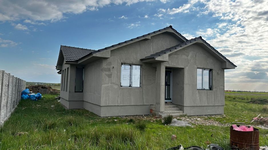 Casa 4 camere de vanzare in Cihei | Panouri fotovoltaice - Poză 1