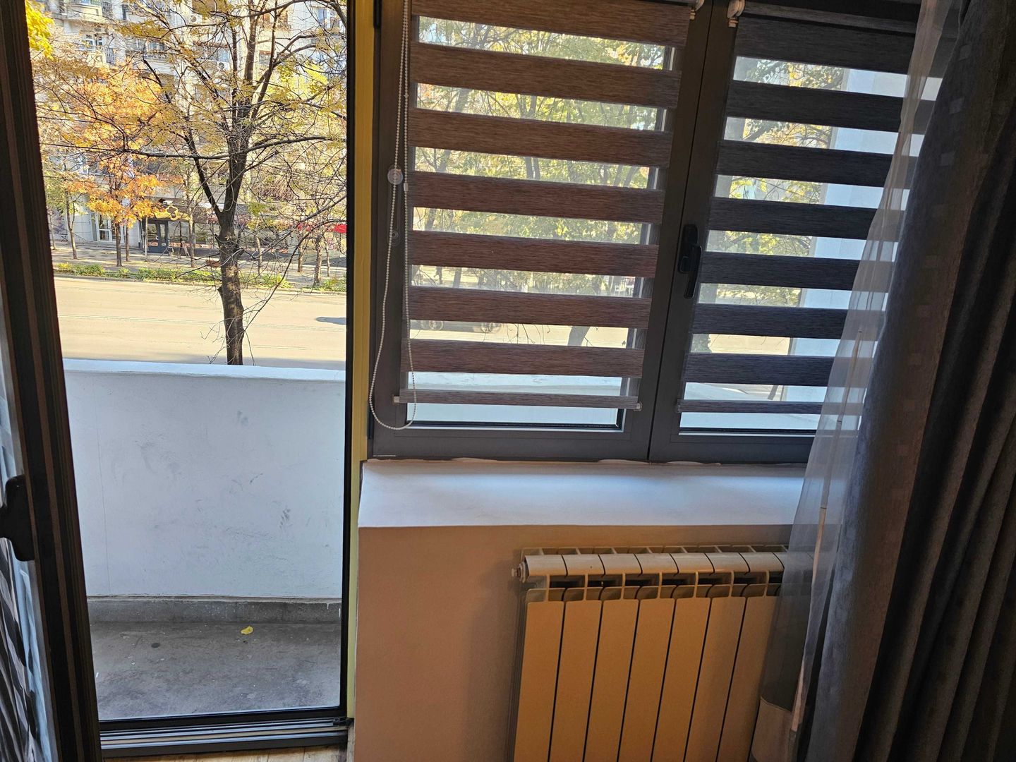 Vanzare Apartament 3 Camere de Prestigiu Stradal  pe Bulevardul Decebal - Poză 5