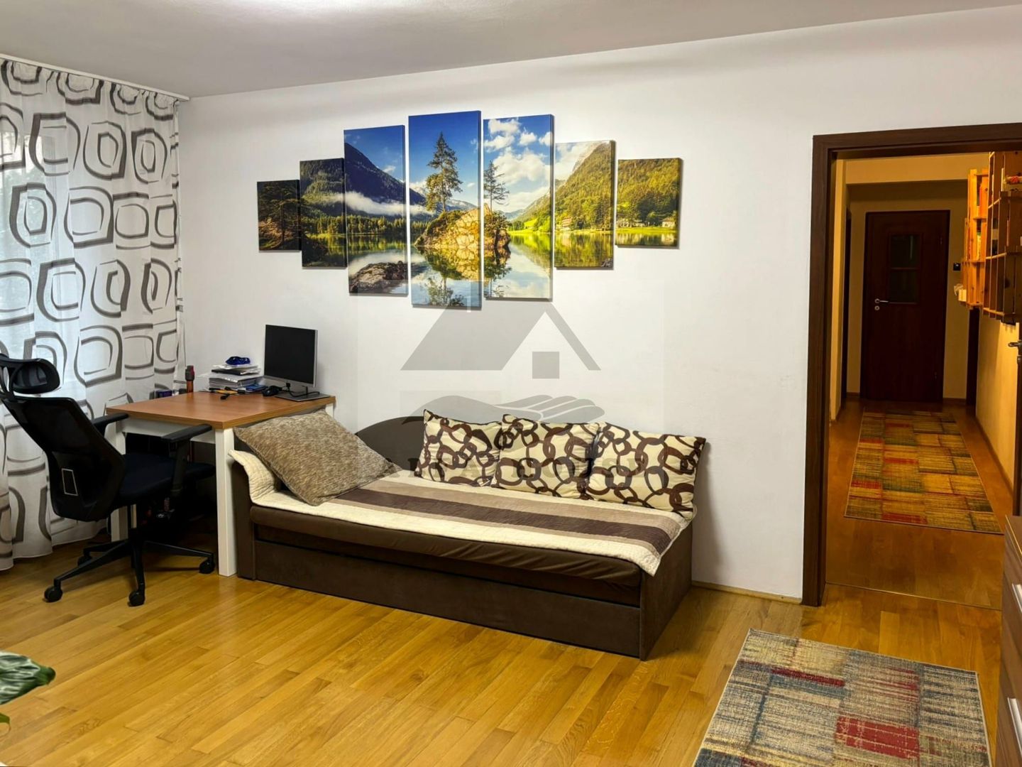 Apartament cu patru camere, zona Centrul Civic - AFI Mall,  74 mp - Poză 2