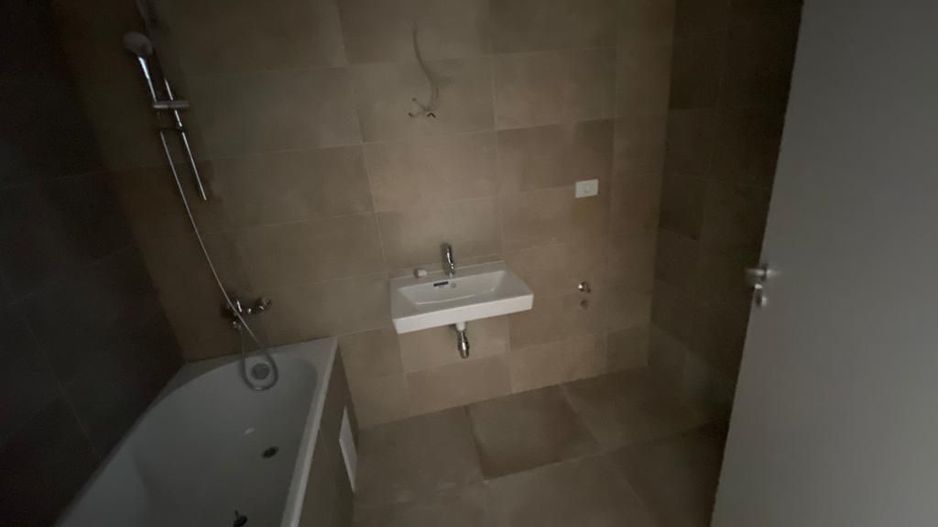 Apartament bloc nou 4 camere - Poză 14