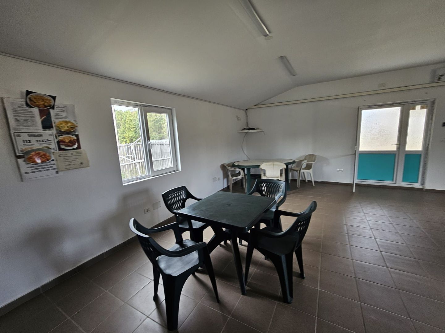 Spatiu comercial + teren, Moraresti stradal, DN7 Pitesti-Valcea - Poză 12