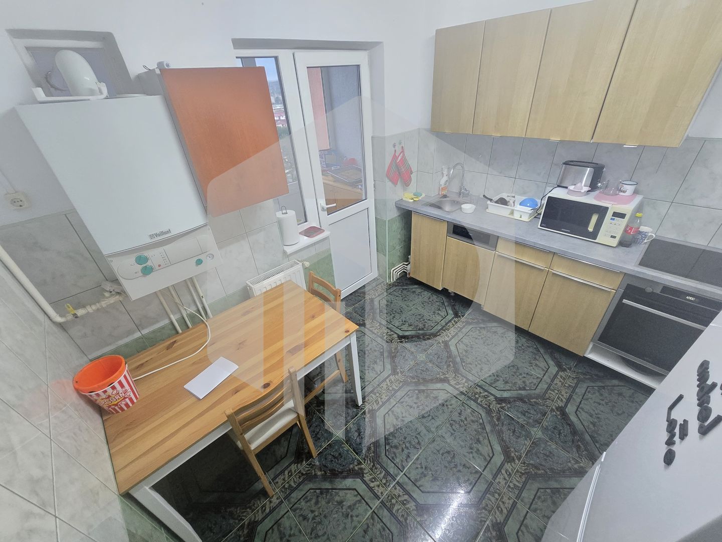 Apartament 3 camere decomandate pivnita Vasile Aron - Poză 1