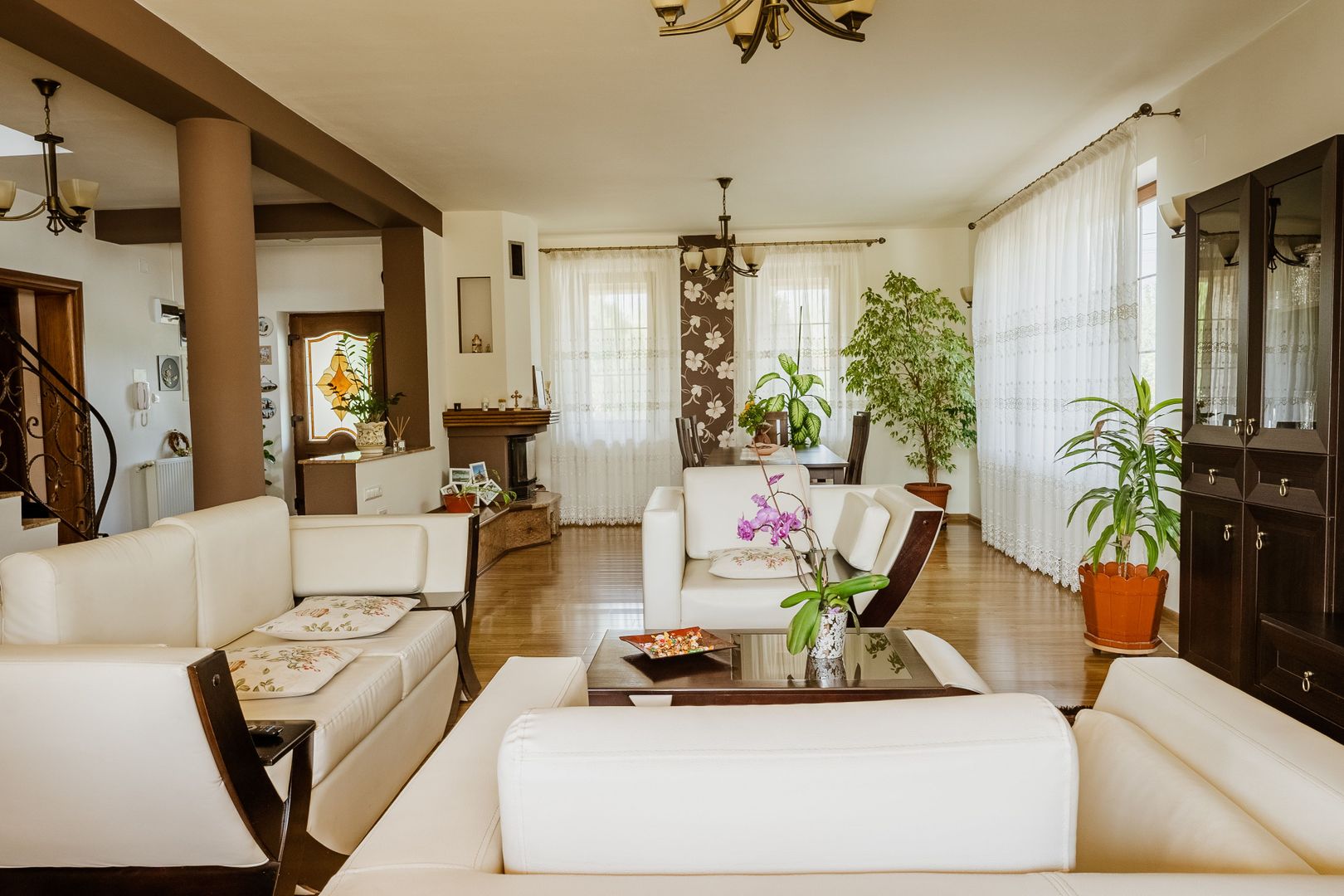 Vilă cu piscină în Fântânele - Poză 1