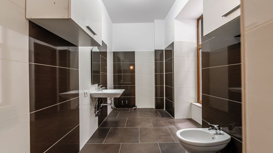 Apartament ultracentral Arad. Pretabil pentru birou. - Poză 4