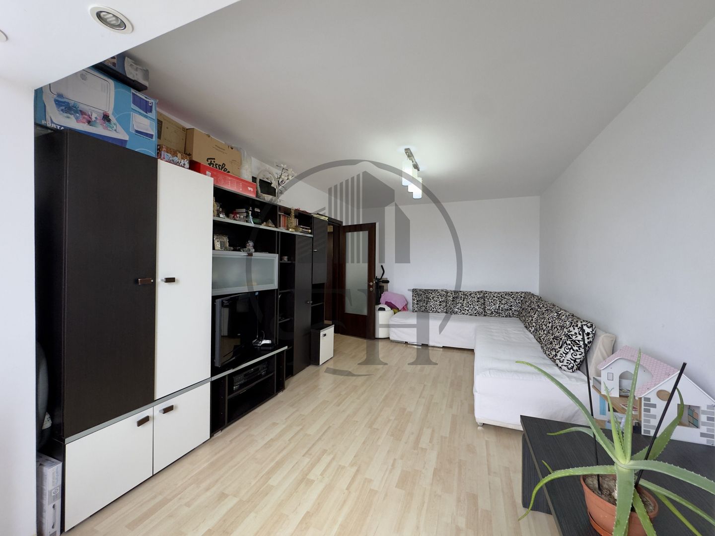 Apartament 2 camere de vanzare Constanta, Zona Tomis Nord - Poză 1