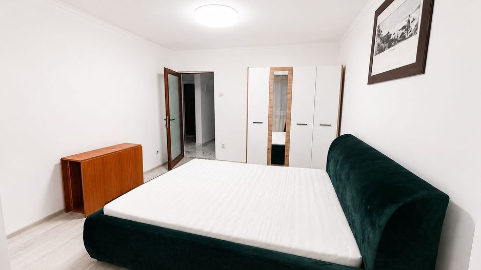 Apartament spațios 3 cam, complet renovat, mobilat – disponibil 01.07. - Poză 3