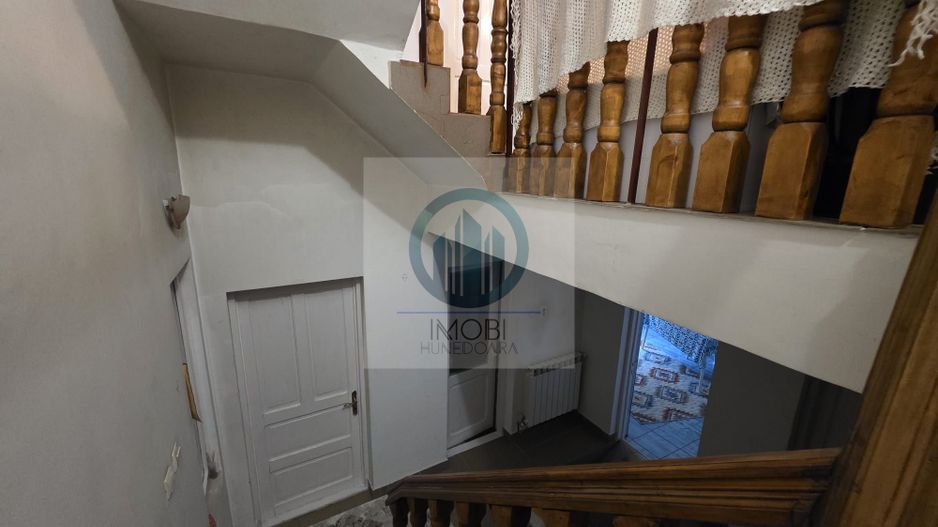 Casa D+P+M in Deva-Aurel Vlaicu, 3 dormitoare, 3 bai, garaj si terasa - Poză 3