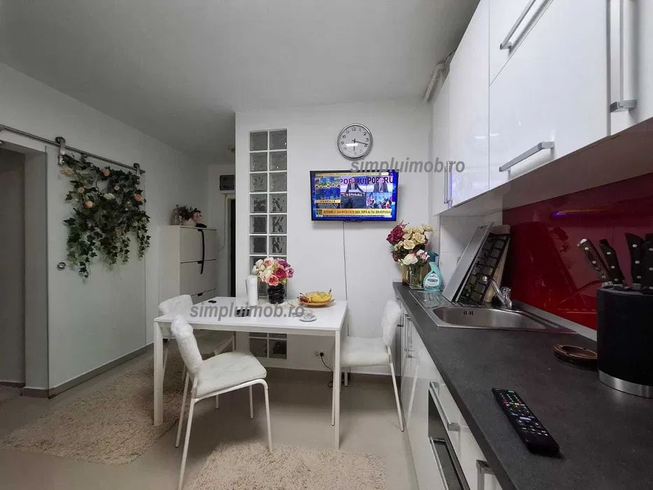 Decomandat parcare 3 camere renovat - Poză 5