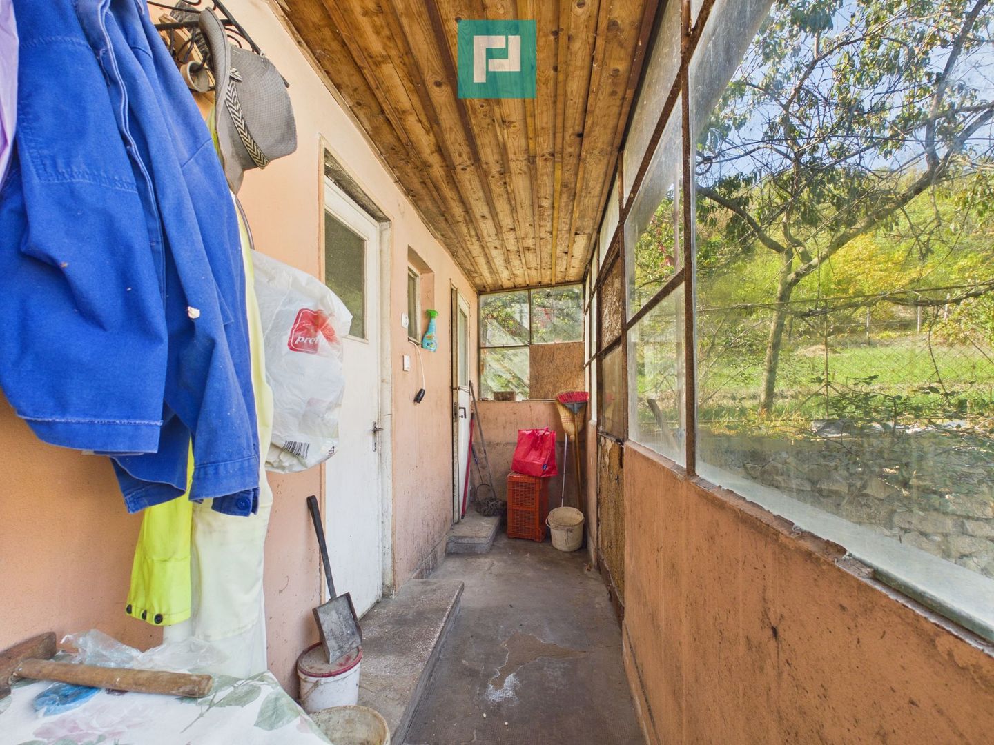 Casă spațioasă cu teren generos, Radna Lipova - Poză 13