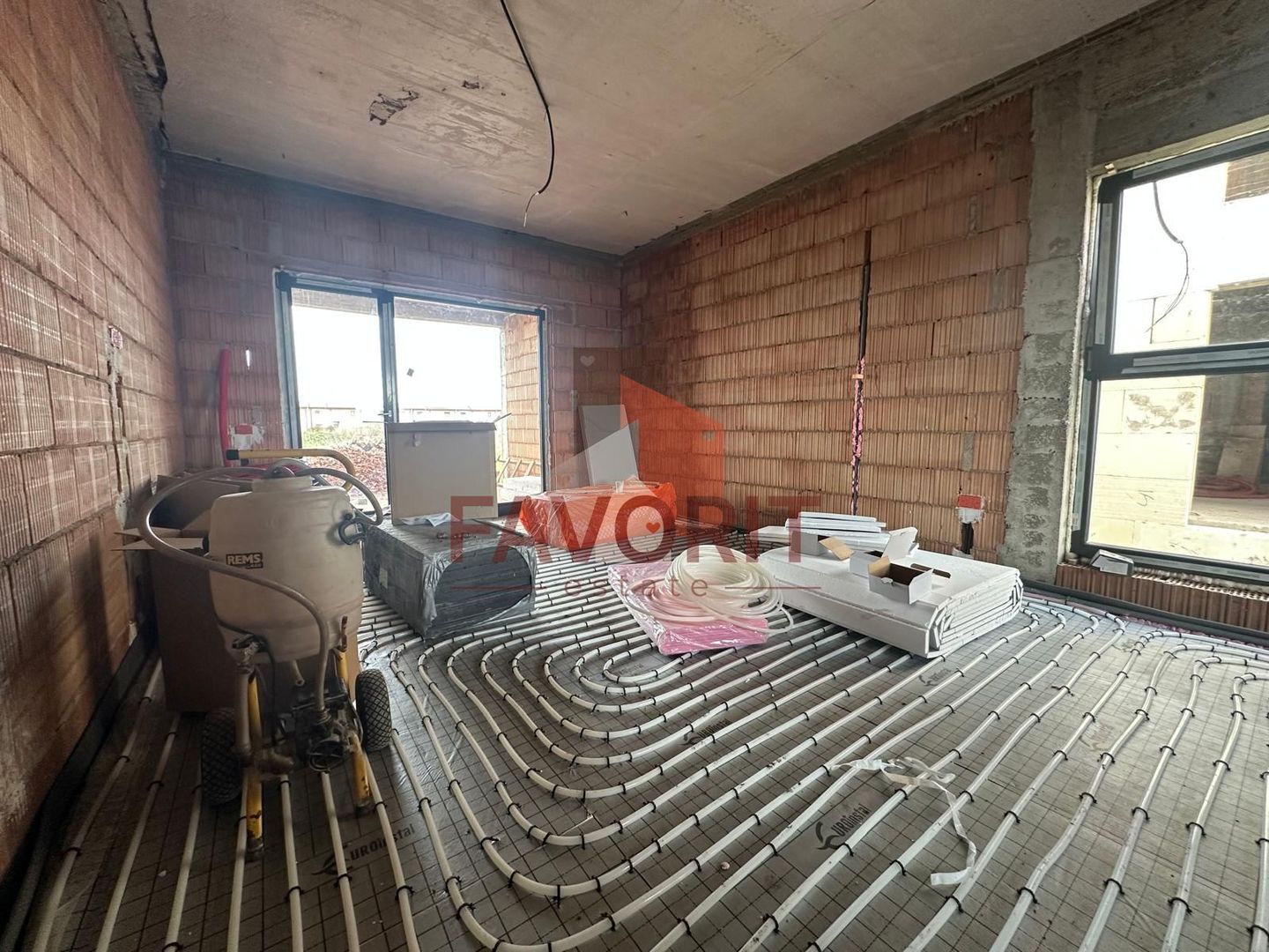 3 camere | 83 mp | Gradina proprie 50 mp | Bloc nou | dressing | 2 bai - Poză 5