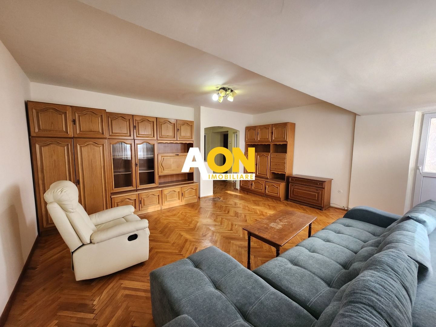 De vanzare apartament 2 camere, pozitie excelenta, Centru - Poză 1