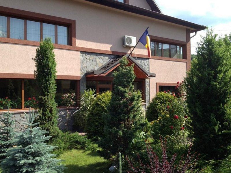 Casa / Vila cu 9 camere Breaza - Poză 1