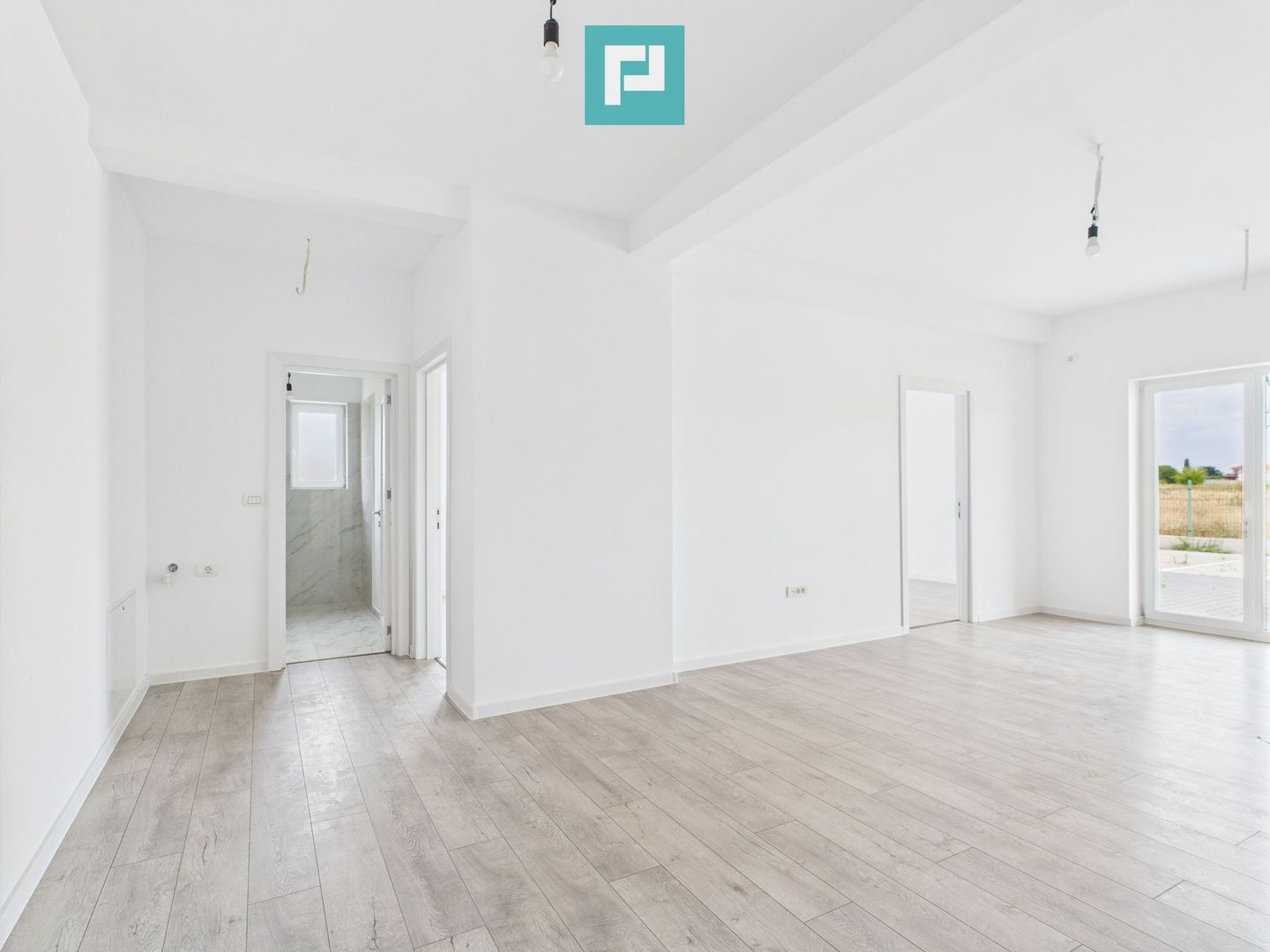 Apartament 3 camere | Grădină 70 mp | Torontalului - Poză 1